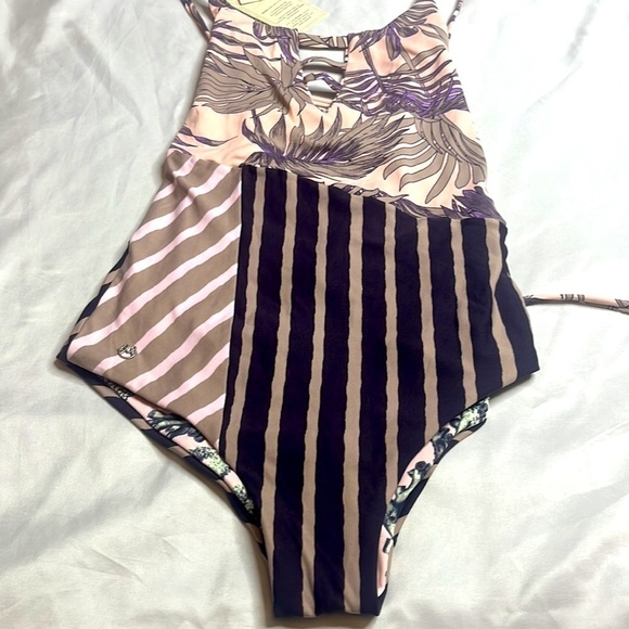 Maaji Women's Standard Bossa Nova Boss Reversible One Piece Swimsuit - Picture 6 of 9